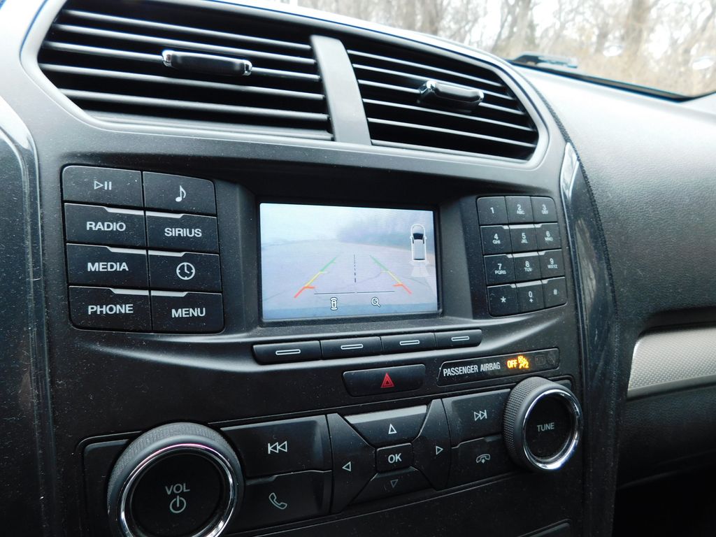 Thumbnail: 2018 Ford Explorer - 10