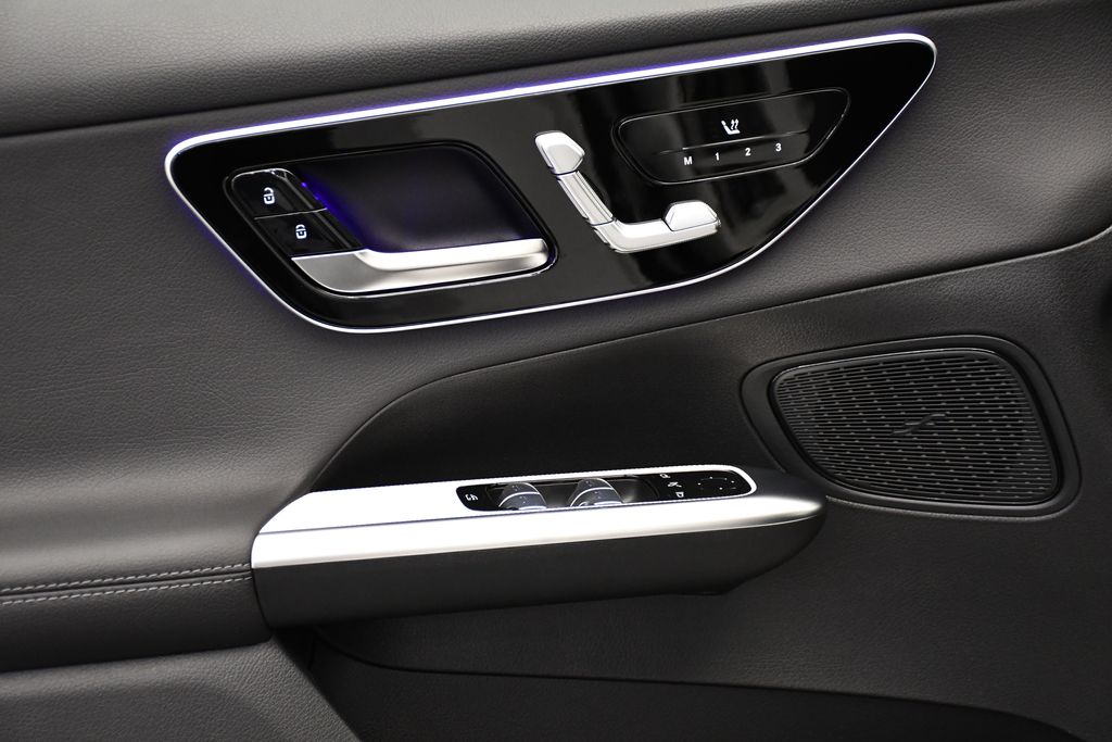 Thumbnail: 2025 Mercedes-Benz GLC - 30