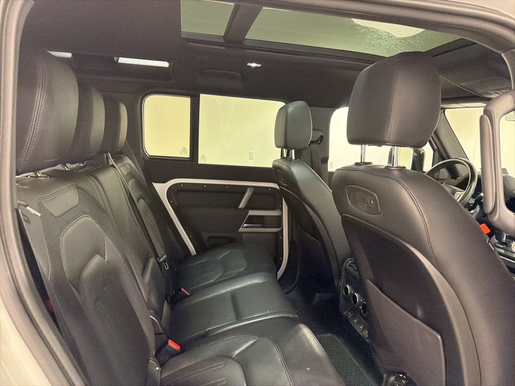 Certified Used 2022 White Land Rover X-Dynamic SE image 28
