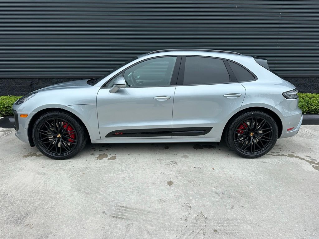 Thumbnail: 2025 Porsche Macan - 2