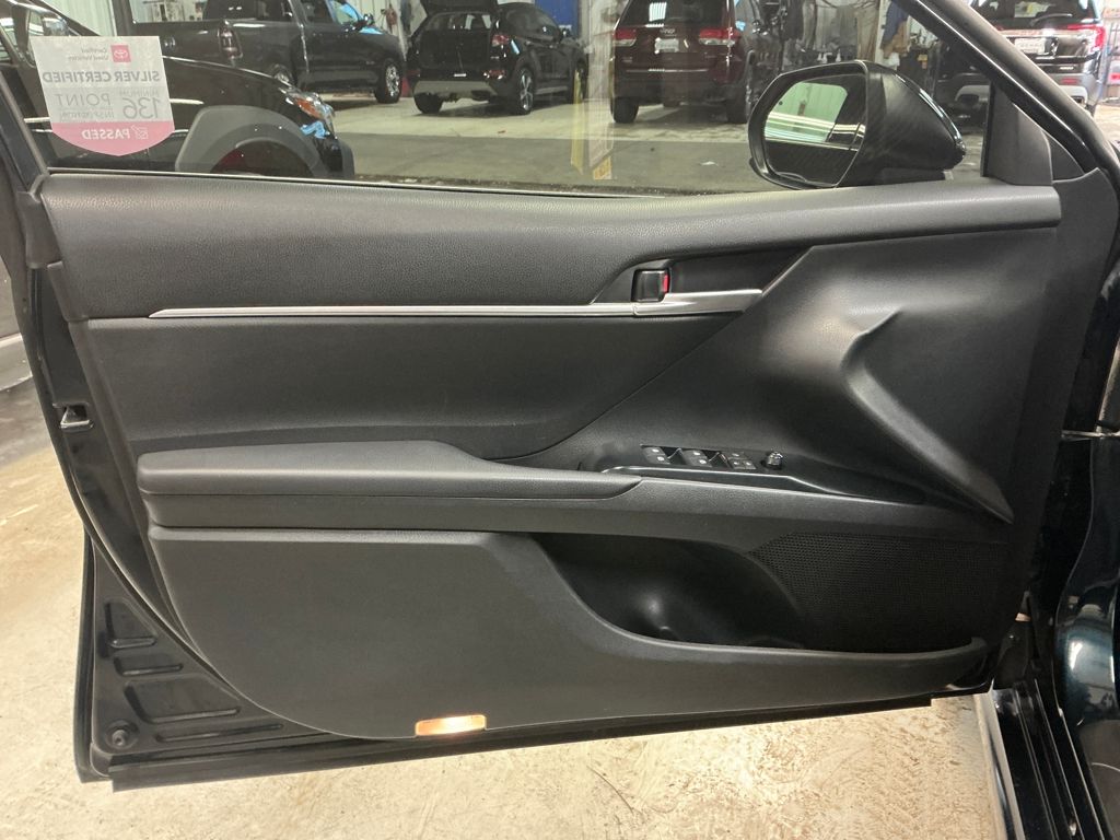 Certified Used 2018  Toyota SE image 12