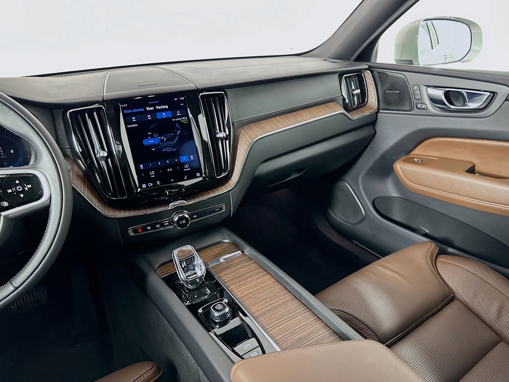 2022 Volvo XC60 B5 Inscription 23