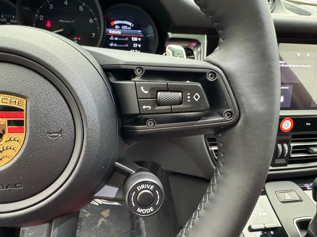 2024 Porsche Macan T 8