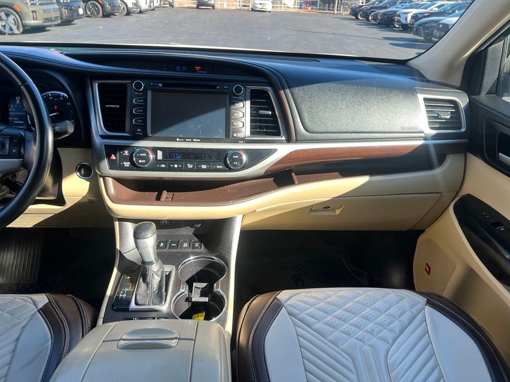 2016 Toyota Highlander Limited 21