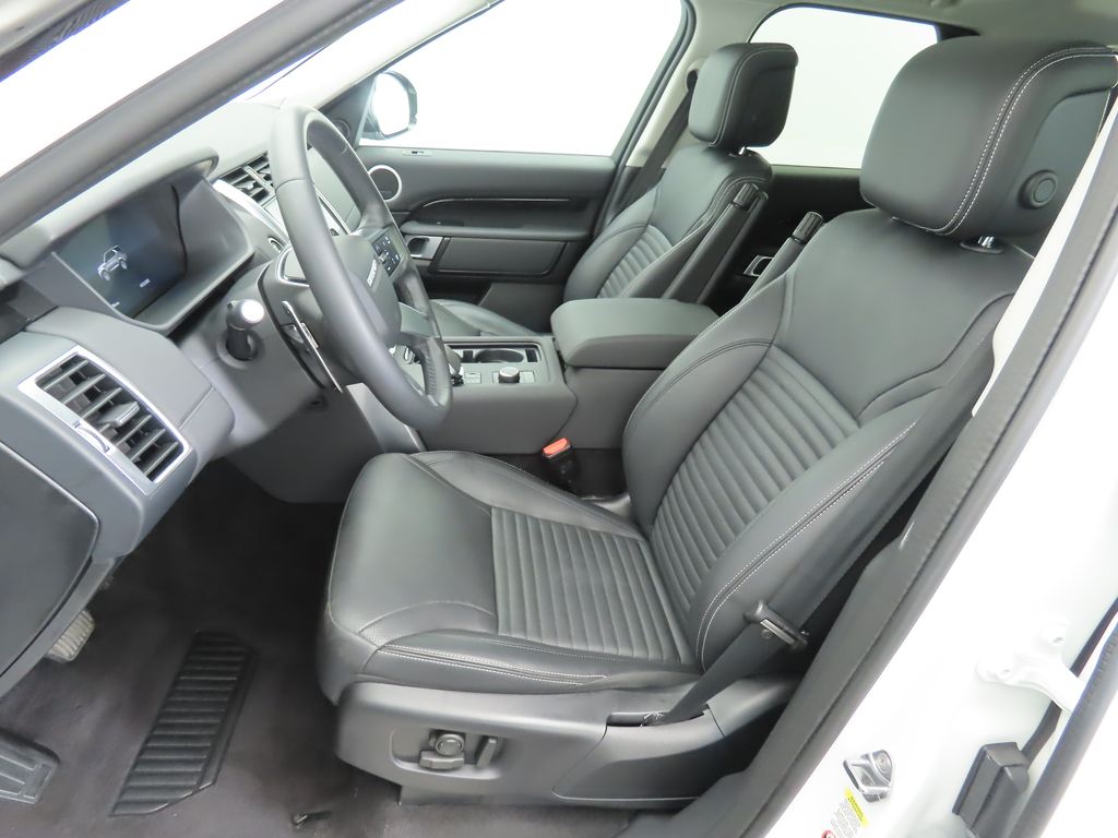 Thumbnail: 2024 Land Rover Discovery - 19