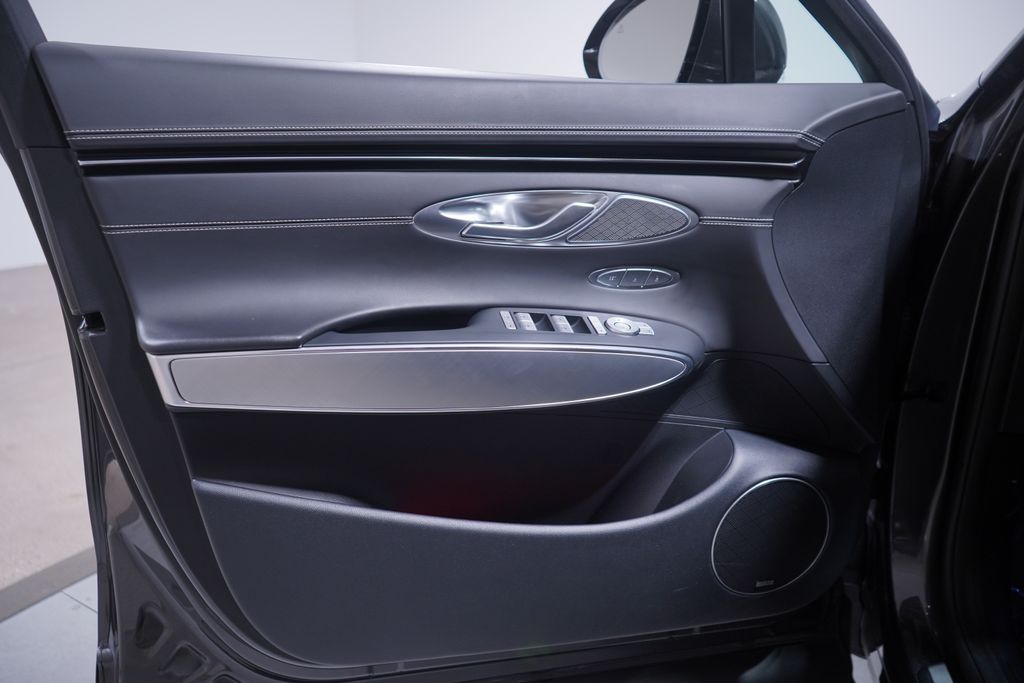 2024 Genesis GV70  16