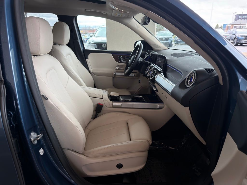 Thumbnail: 2023 Mercedes-Benz GLB - 25