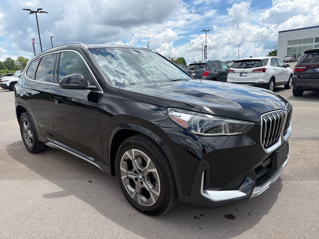 Used 2025 White BMW xDrive28i image 8