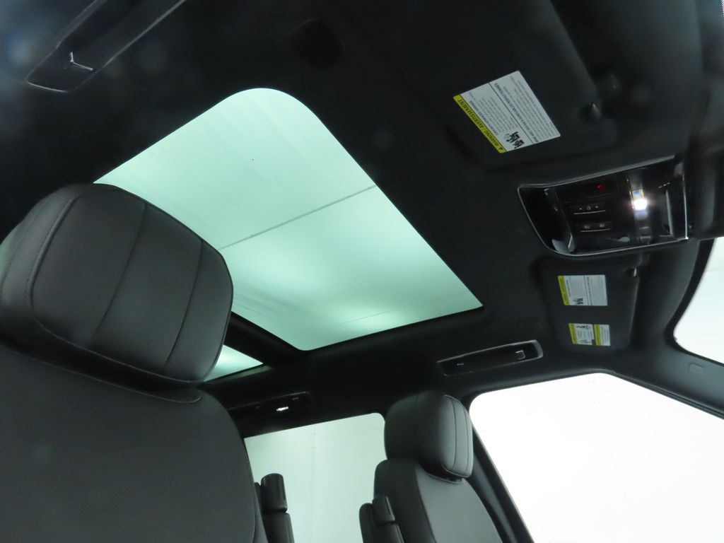 2025 Land Rover Range Rover SE 20