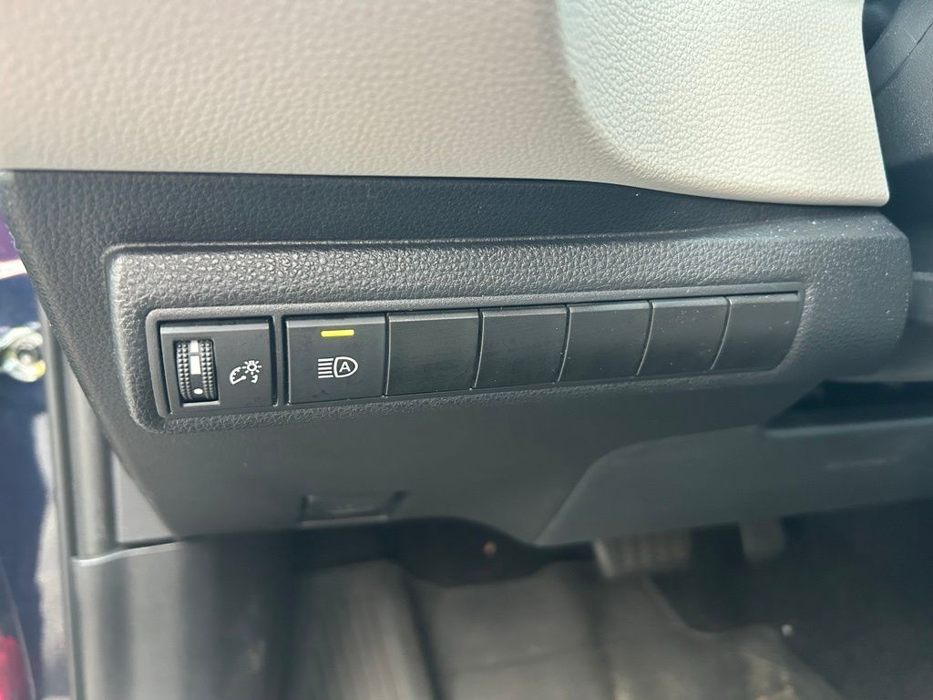 Thumbnail: 2023 Toyota Corolla - 17