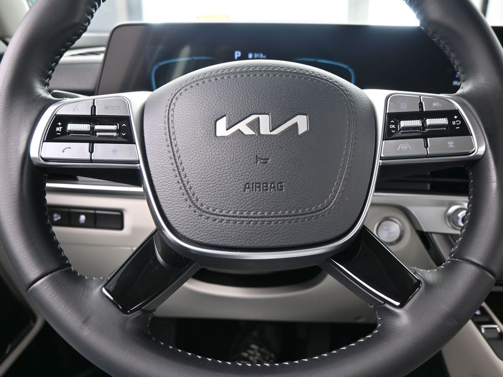 Used 2024 Glacial White Pearl Kia S image 29