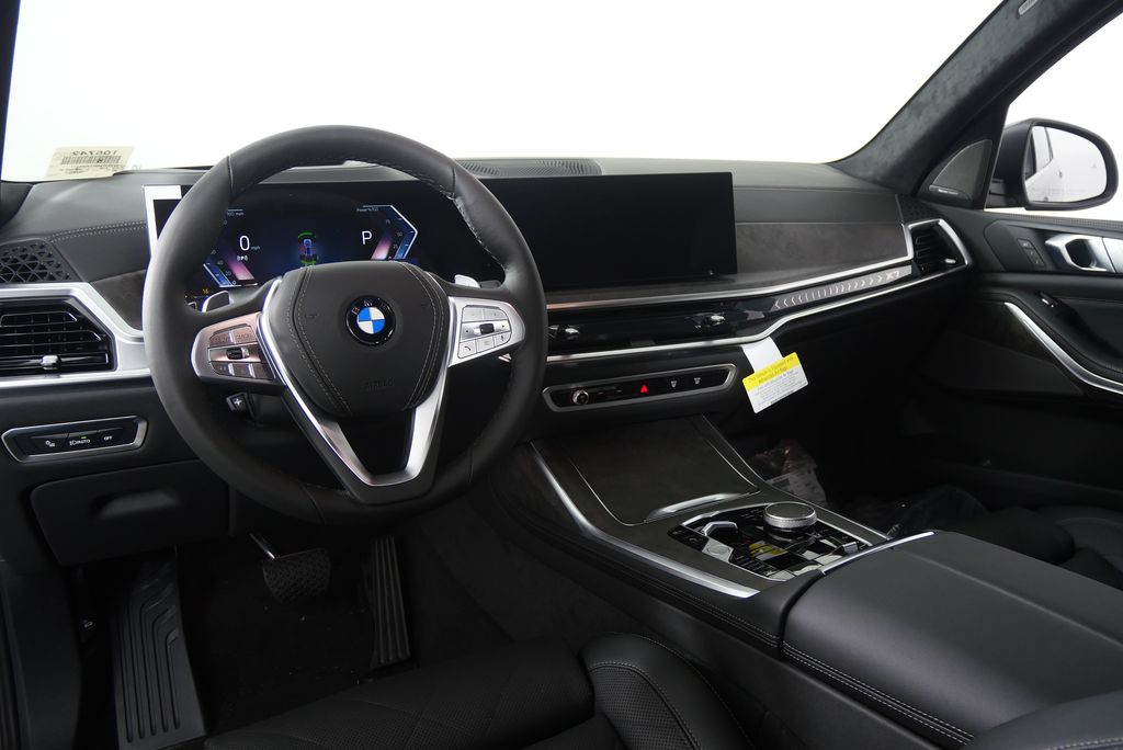 Thumbnail: 2026 BMW X7 - 18