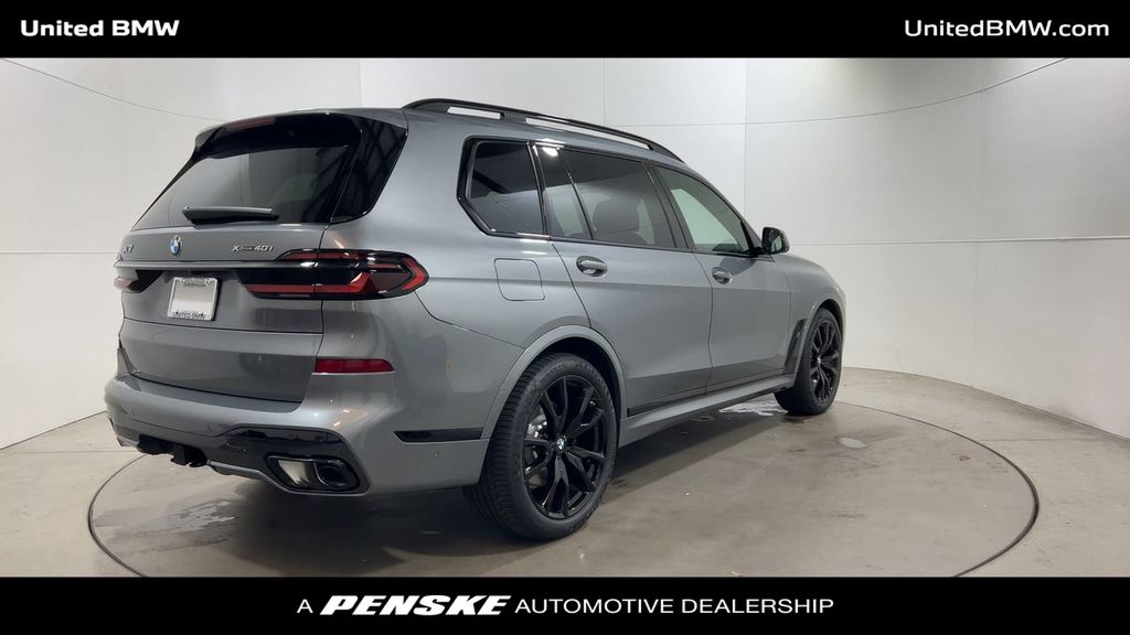 Thumbnail: 2026 BMW X7 - 8