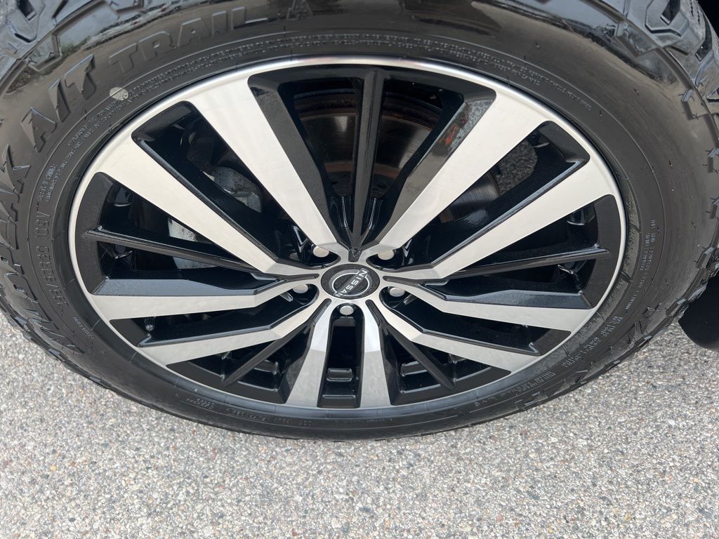 2023 Nissan Pathfinder Platinum photo