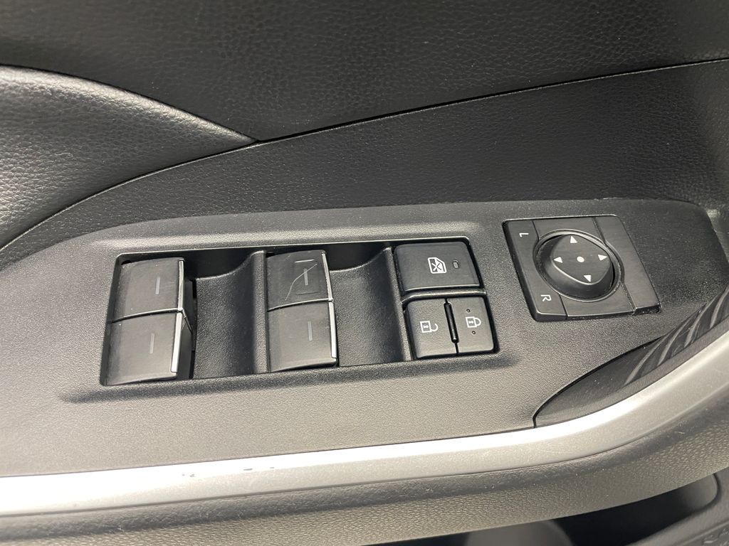 2022 Toyota RAV4 XLE 10