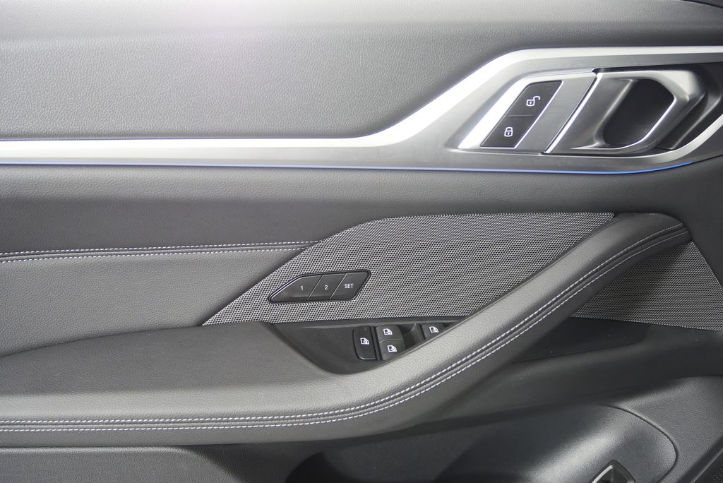 Thumbnail: 2025 BMW i4 - 9