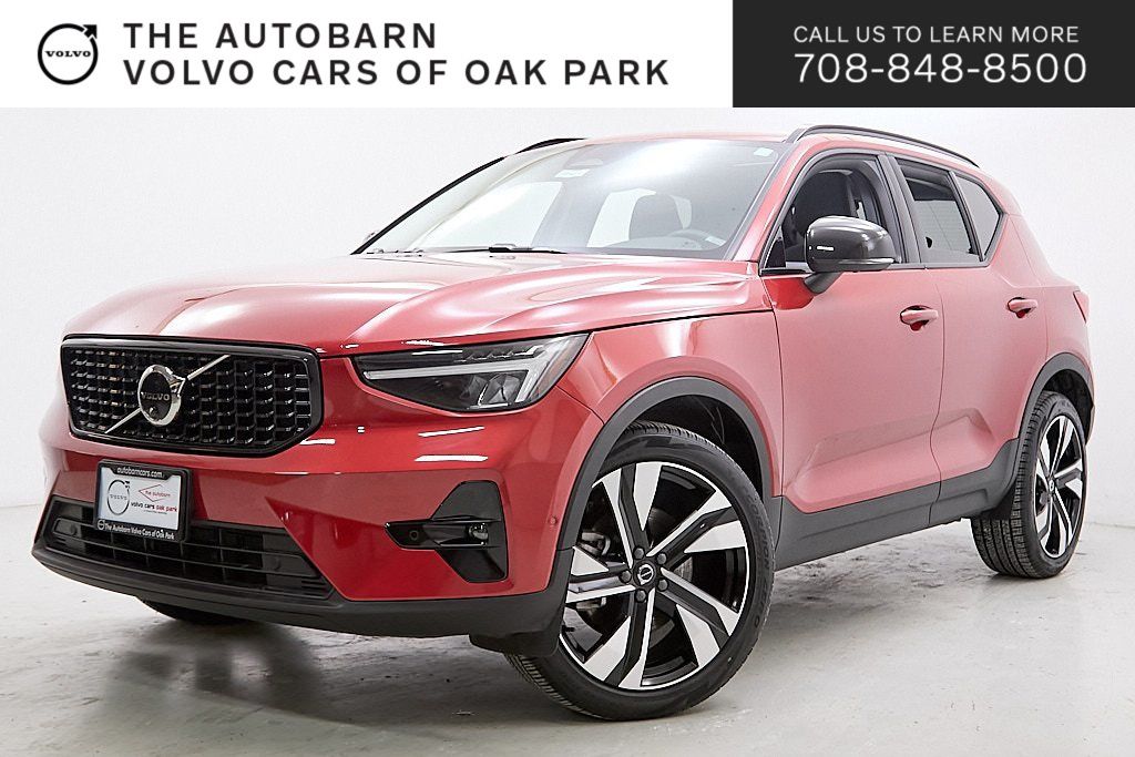 2023 Volvo XC40 B5 Plus Dark Theme AWD