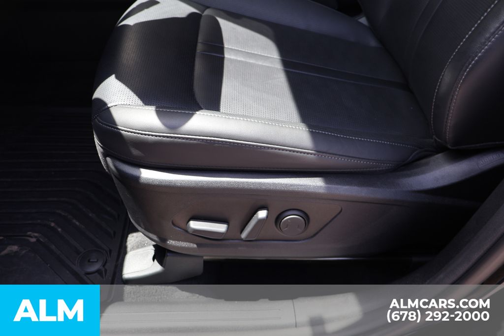 Used 2025 Black Kia S image 12