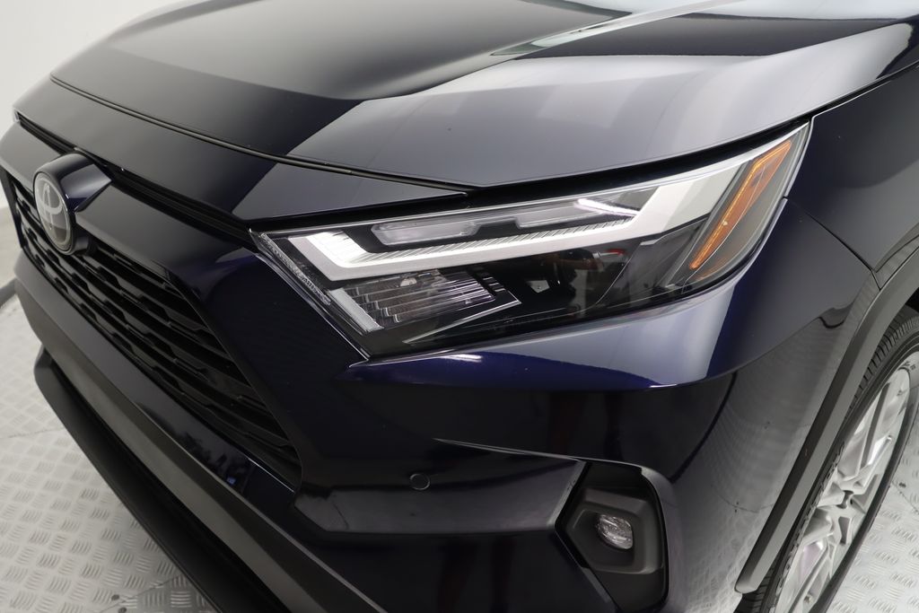 2023 Toyota RAV4 XLE Premium 3