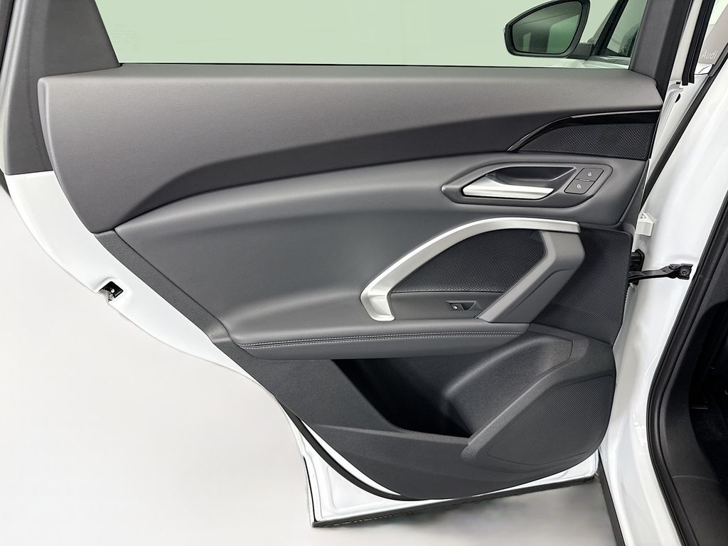 Thumbnail: 2025 Audi Q5 - 25