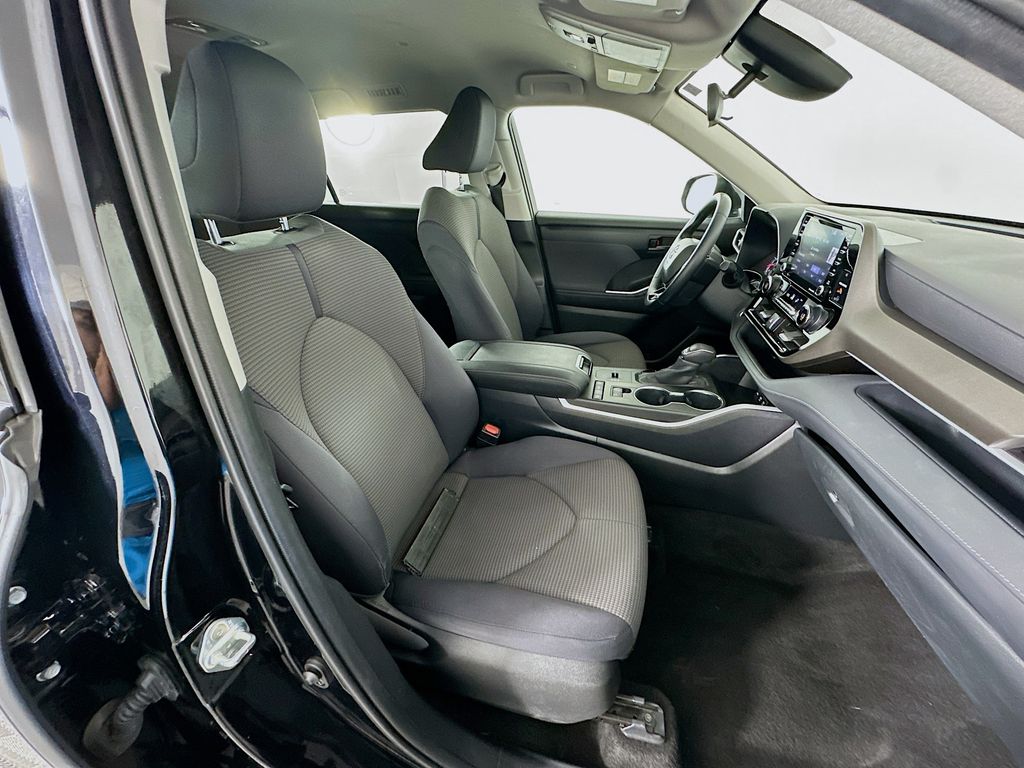 2020 Toyota Highlander L 28