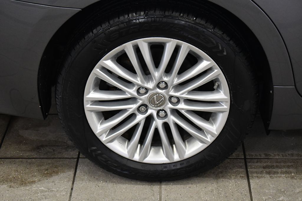 Thumbnail: 2013 Lexus ES - 13