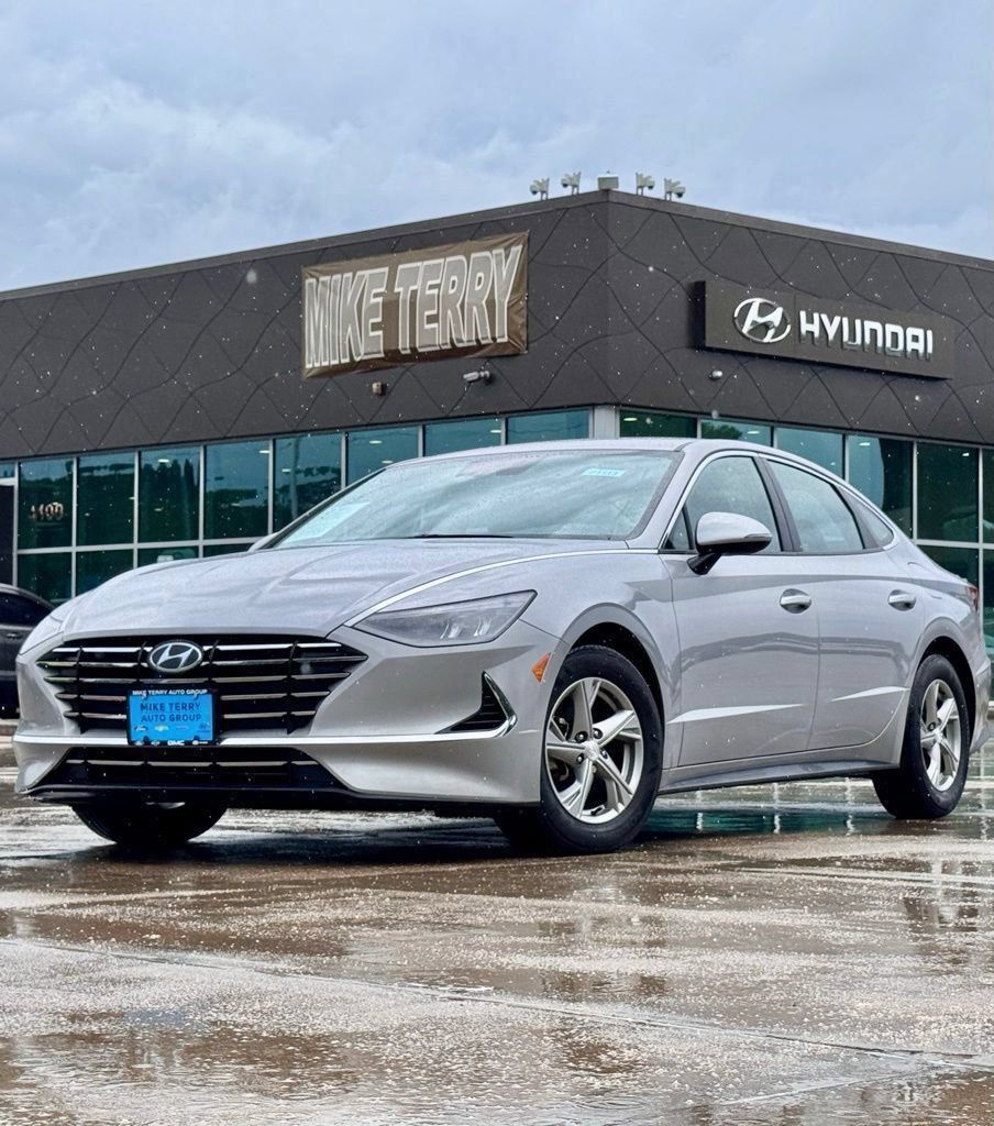 Silver 2023 Hyundai Sonata Sedan Front-Wheel Drive 8-Speed Automatic