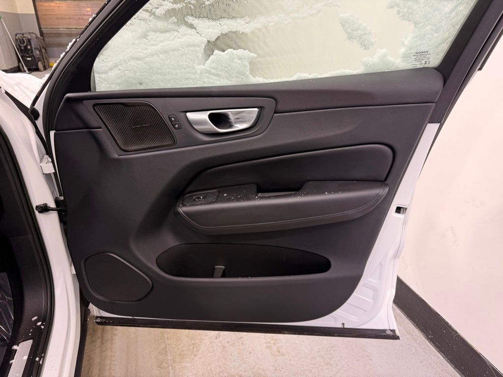 Thumbnail: 2023 Volvo XC60 - 27