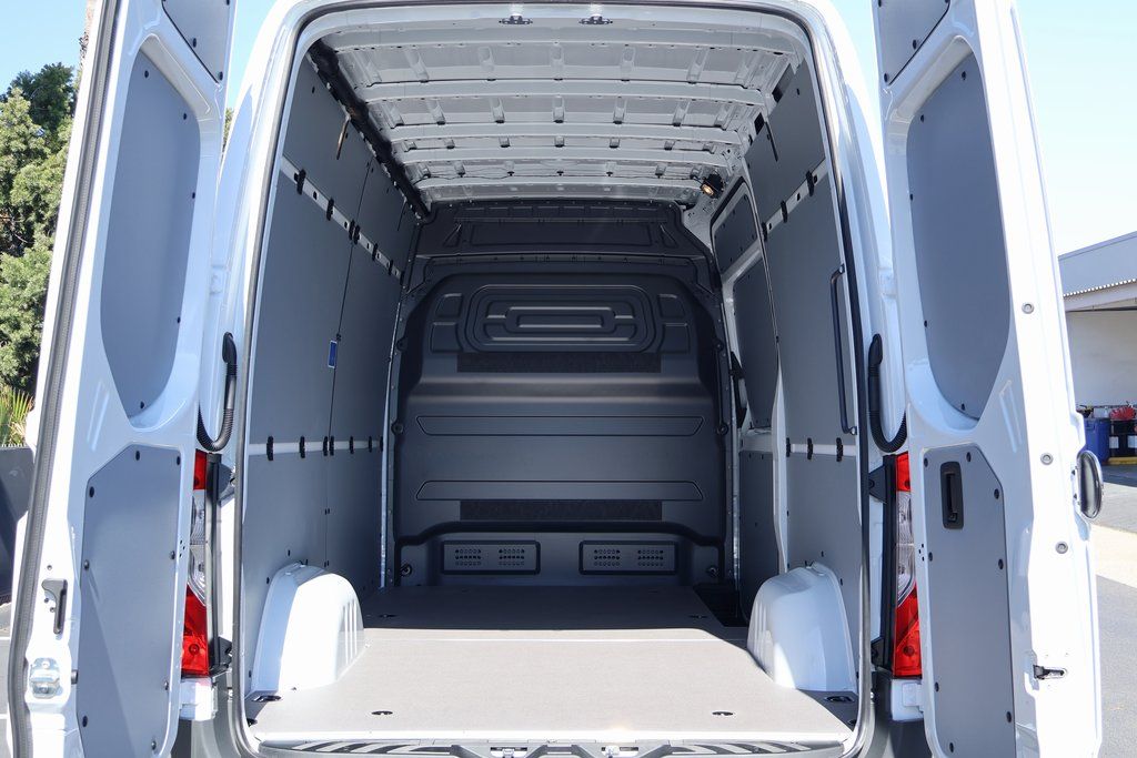 Thumbnail: 2026 Mercedes-Benz Sprinter - 7