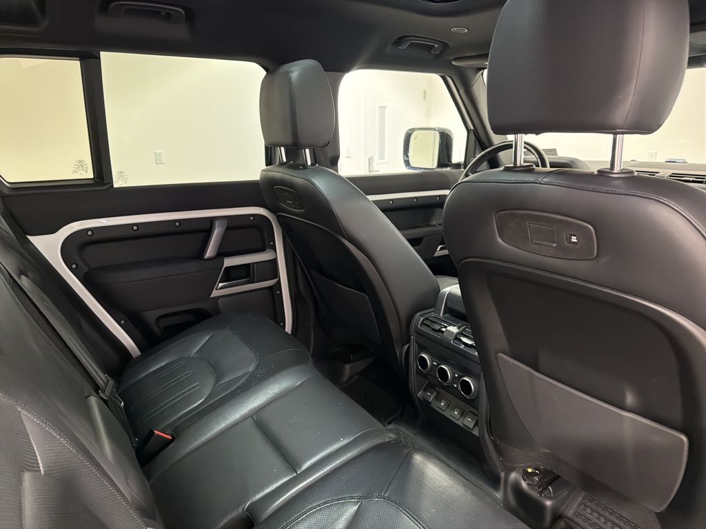Certified Used 2022 White Land Rover X-Dynamic SE image 27