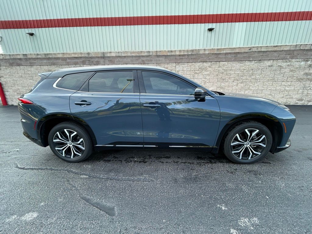 Thumbnail: 2025 Toyota Crown Signia - 6