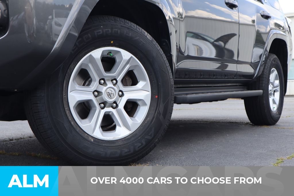 Toyota 4Runner SR5 photo 2