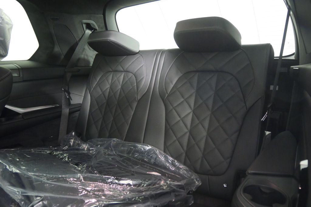 Thumbnail: 2026 BMW X7 - 17