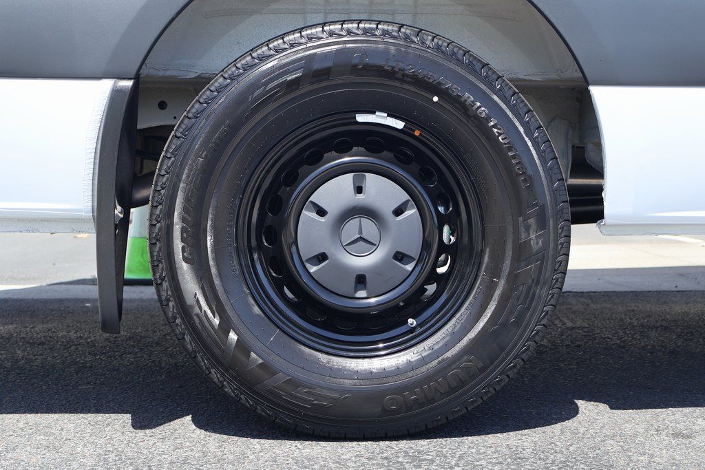 Thumbnail: 2025 Mercedes-Benz Sprinter - 10