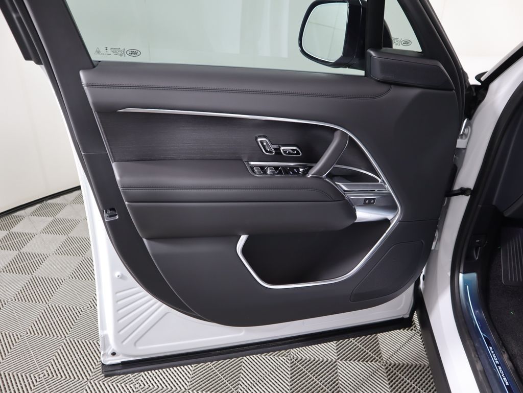 Thumbnail: 2025 Land Rover Range Rover - 25