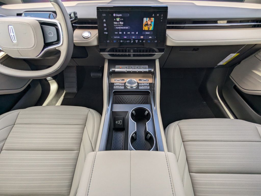 2025 Lincoln Nautilus Reserve