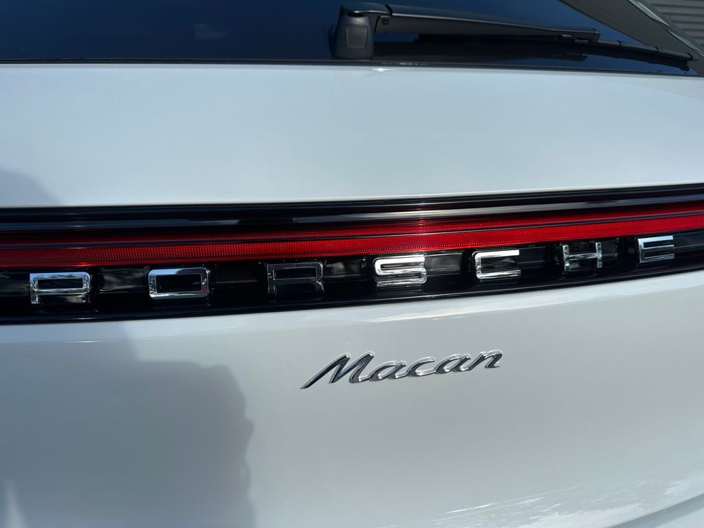 2025 Porsche Macan  13