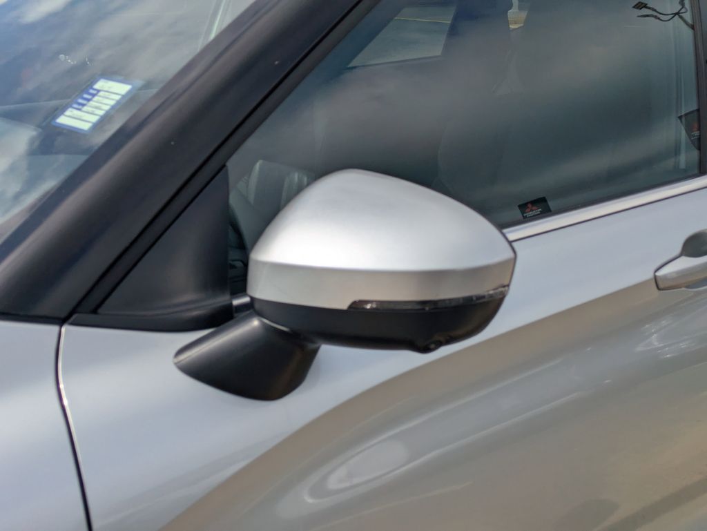 2025 Mitsubishi Outlander SEL - Photo 11