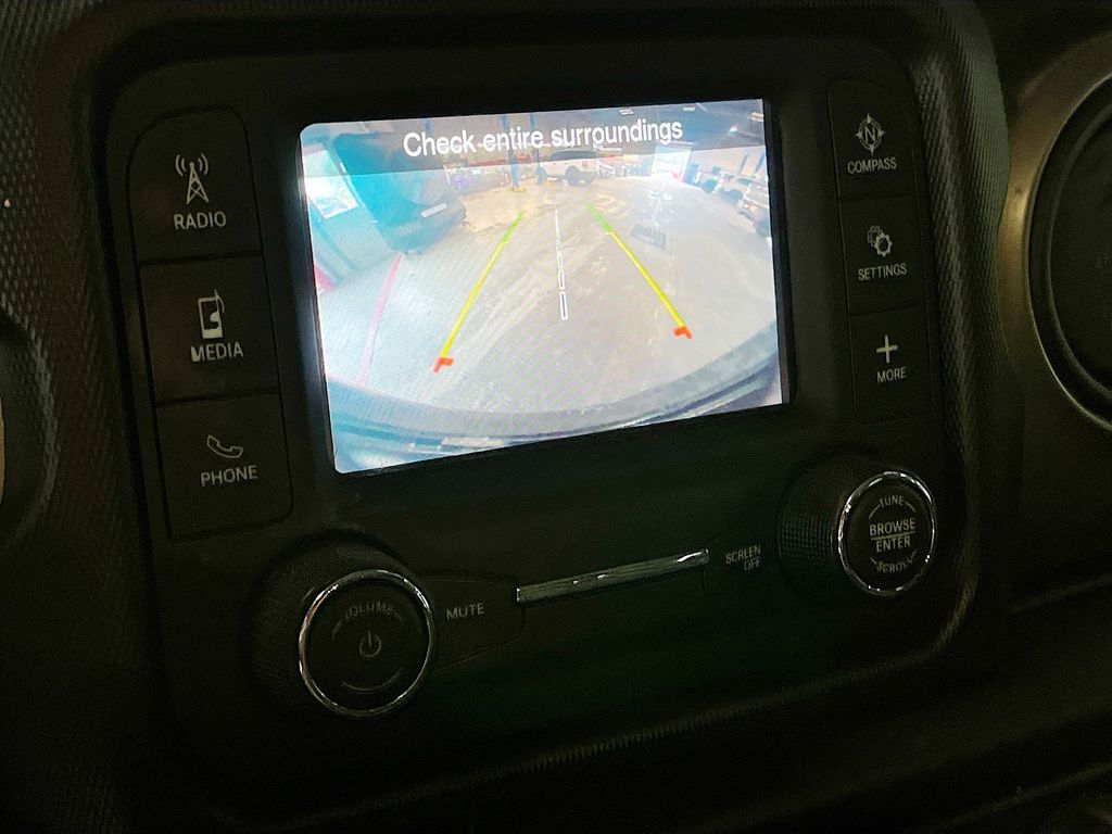 Used 2020 Bikini Pearlcoat Jeep Unlimited Sport S image 13
