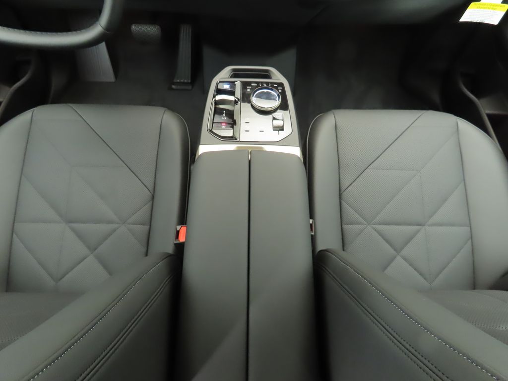 2025 BMW iX xDrive50 17