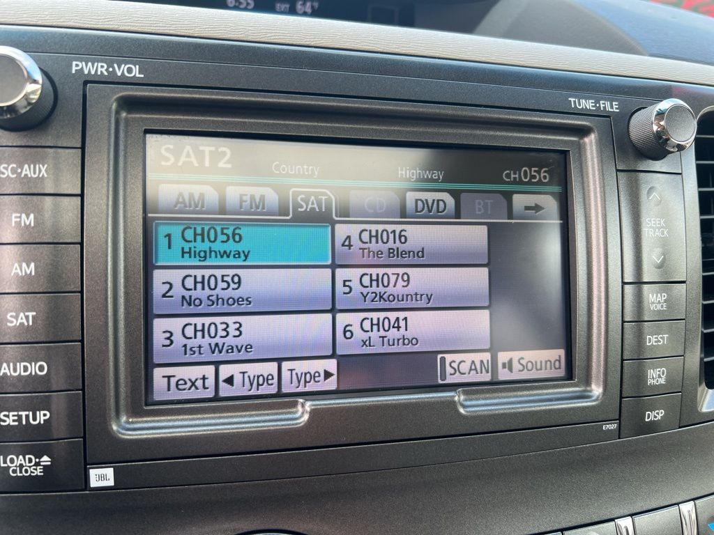 2014 Toyota Sienna XLE 7-Passenger Auto Access Se photo