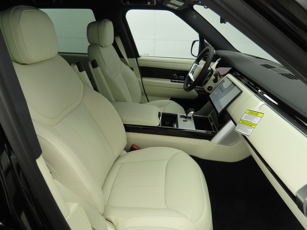 2025 Land Rover Range Rover SE 22