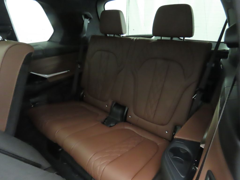 2026 BMW X7 M60i 24