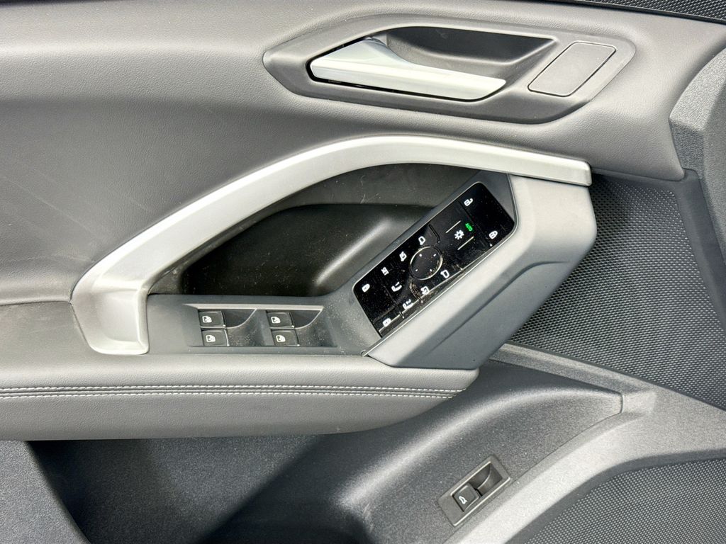 Thumbnail: 2025 Audi Q5 - 23