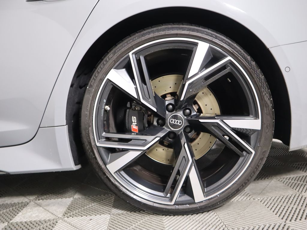 Thumbnail: 2022 Audi RS 6 - 32