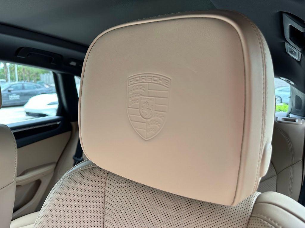 Thumbnail: 2025 Porsche Macan - 18