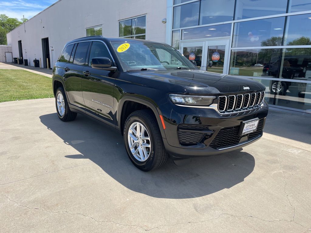 2024 Jeep Grand Cherokee Laredo 4WD