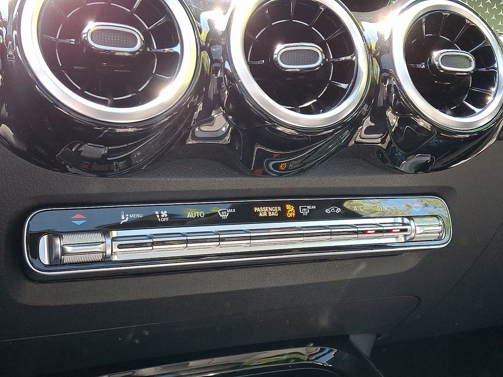 Thumbnail: 2026 Mercedes-Benz GLB - 16