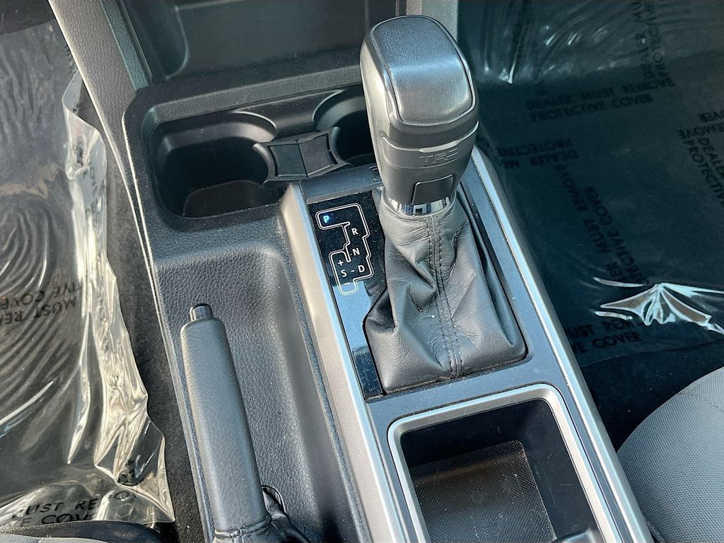 Used 2020 Brown Toyota SR5 image 16