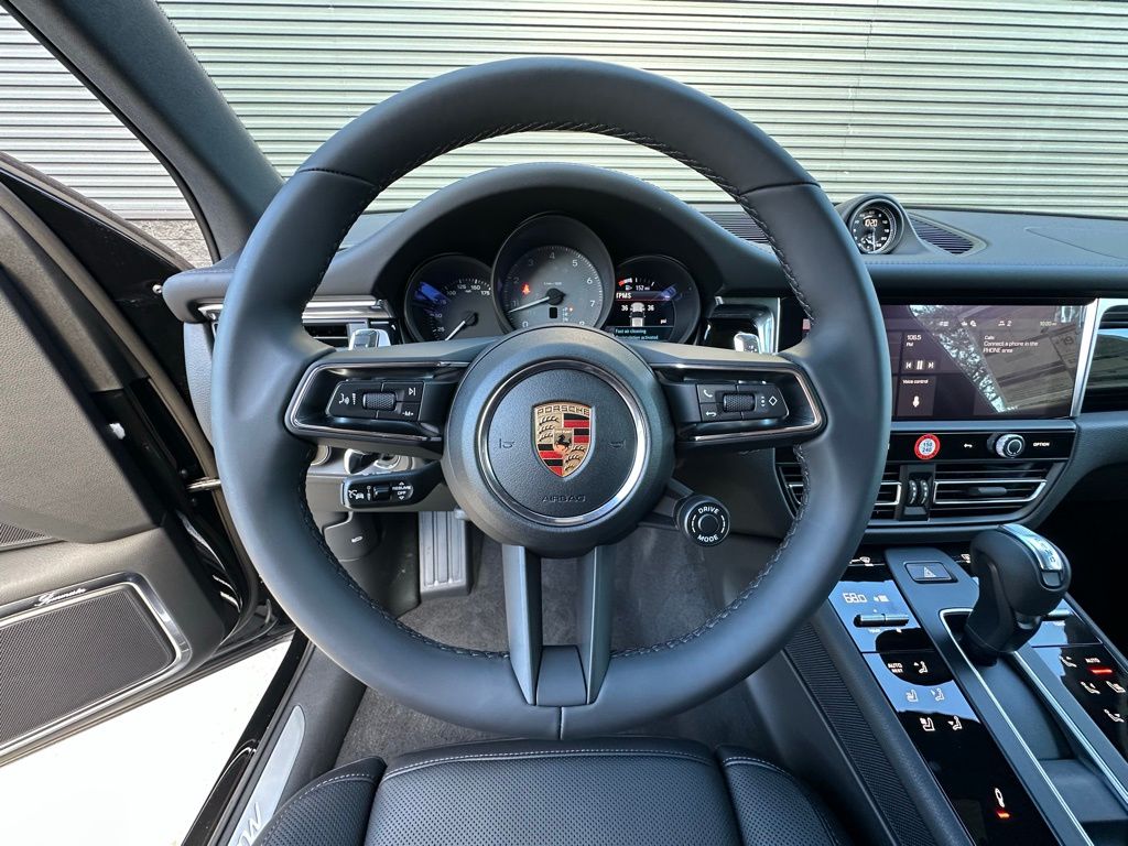 Thumbnail: 2026 Porsche Macan - 17